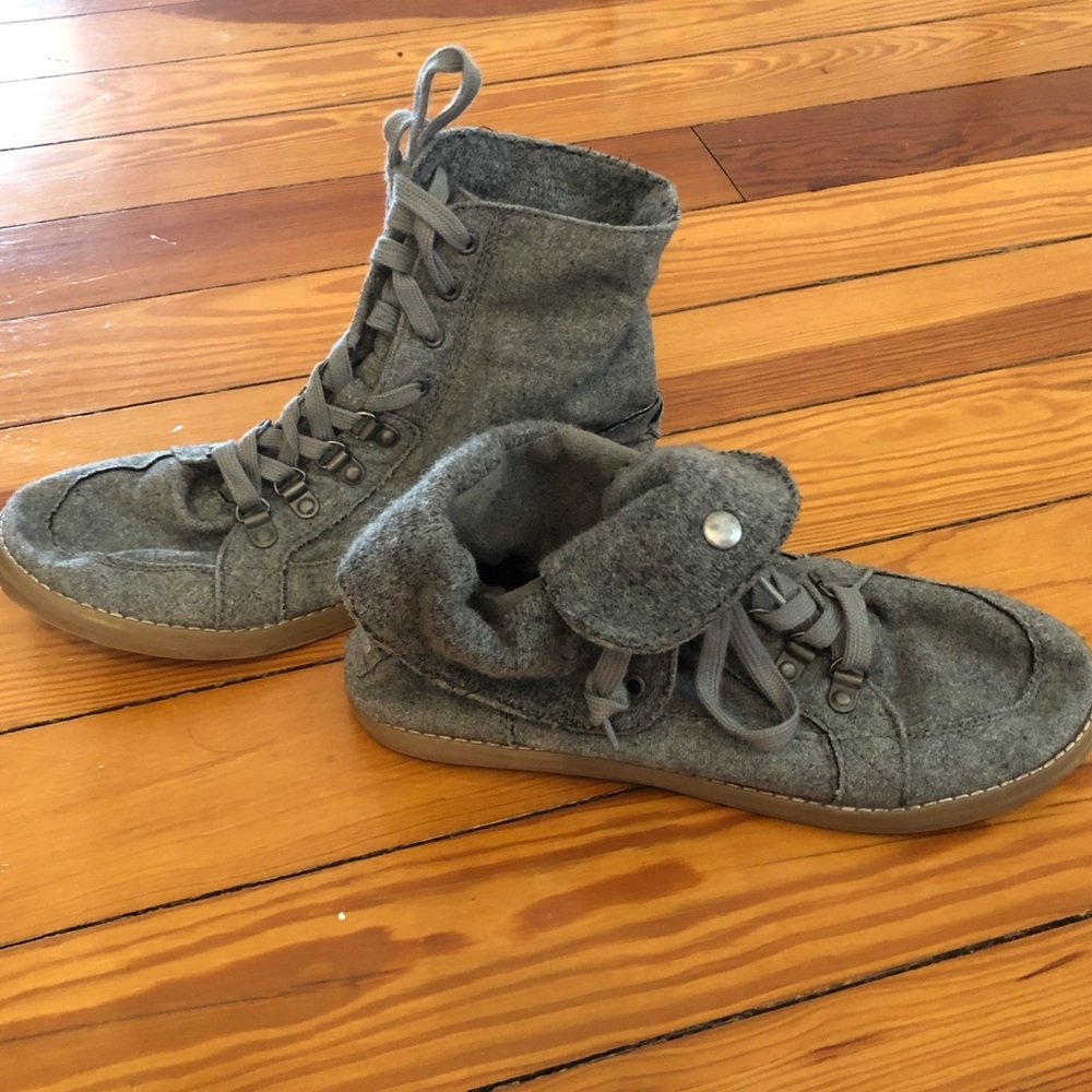 Never Worn Lace-Up Hight Top Felt Shoes Women’s 8